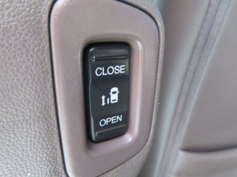 Used 2014 Honda Odyssey Touring image 38