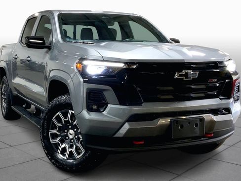 Used 2024 Chevrolet Colorado Z71 w/ Z71 Convenience Package 2 image 3