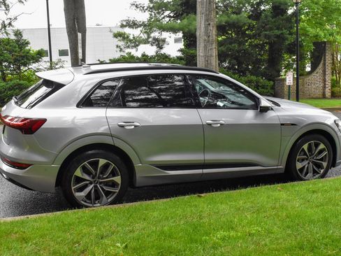 Used 2021 Audi e-tron Premium Plus w/ Premium Plus Package image 9