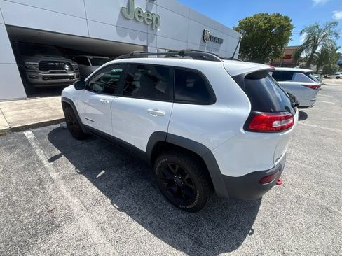 Used 2018 Jeep Cherokee Trailhawk w/ Comfort/Convenience Group AWD/4WD image 16