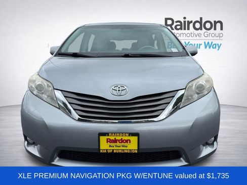 Used 2012 Toyota Sienna XLE FWD image 2