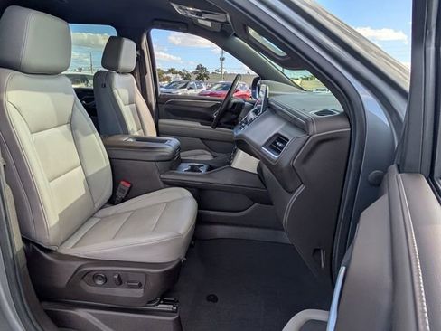 Used 2022 Chevrolet Suburban LT w/ Luxury Package image 15