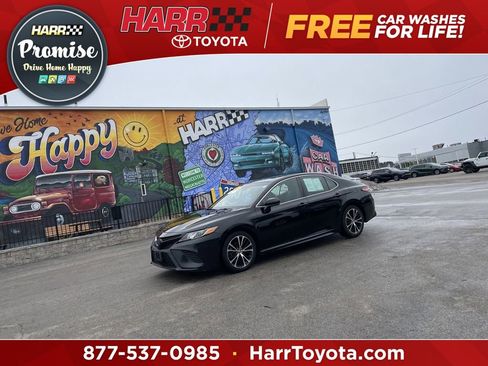 Used 2018 Toyota Camry SE w/ Moonroof Package image 1