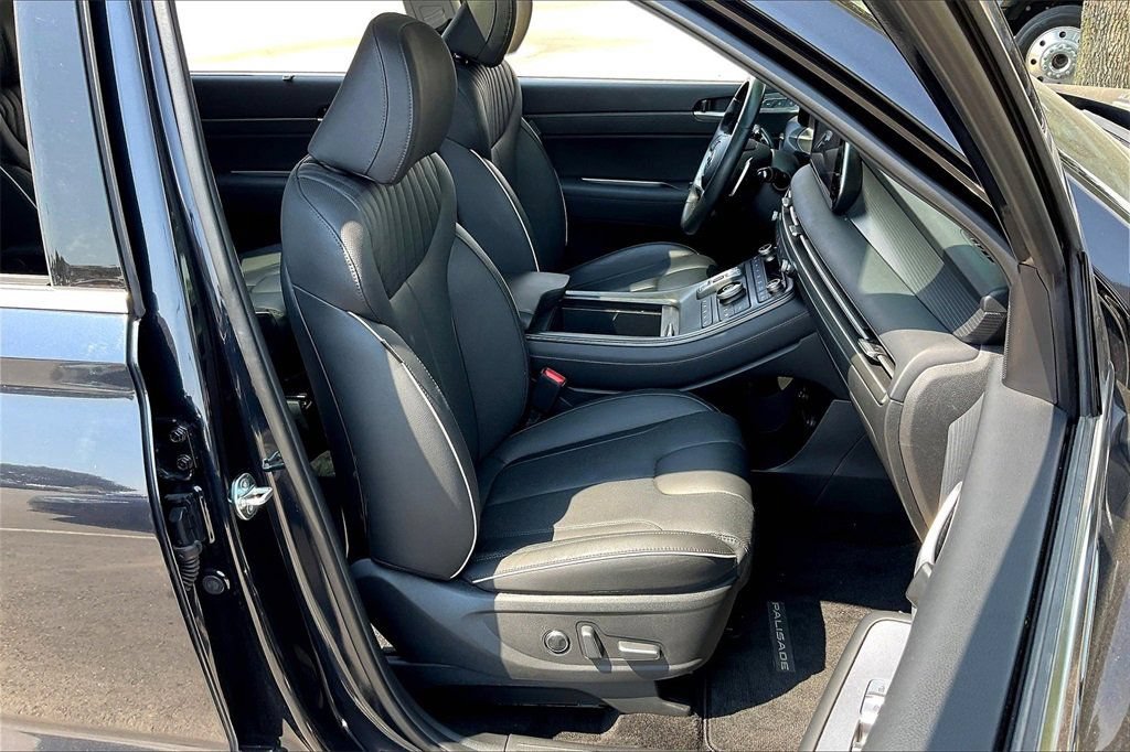 Used 2025 Hyundai Palisade Limited FWD image 32