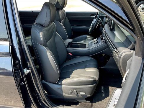 Certified 2025 Hyundai Palisade Limited FWD image 32