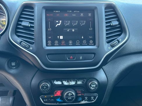 Used 2022 Jeep Cherokee Latitude Lux AWD/4WD image 9