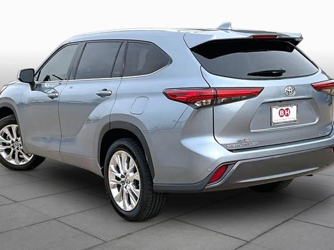 Used 2020 Toyota Highlander Limited FWD image 12