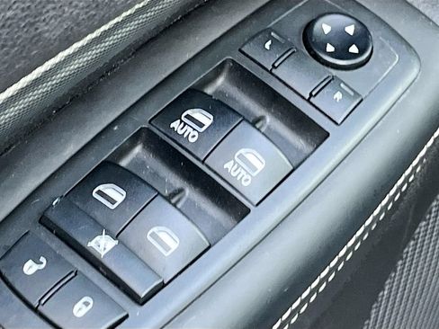 Used 2018 Dodge Durango SRT w/ Technology Group AWD/4WD image 18