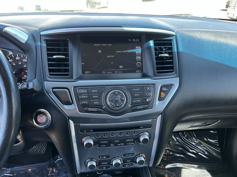 Used 2019 Nissan Pathfinder SL AWD/4WD image 22