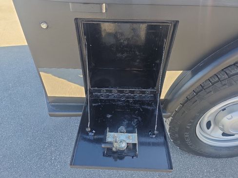 Used 2017 Ford F250 XL w/ Power Equipment Group image 10