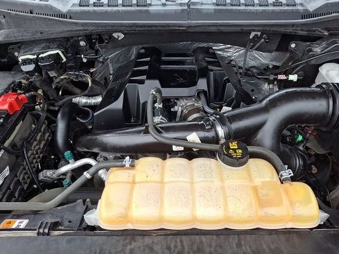 Used 2017 Ford F150 XLT w/ Equipment Group 302A Luxury AWD/4WD image 28