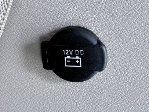 Used 2023 Chrysler Pacifica Touring-L FWD image 9