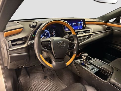 Used 2019 Lexus ES 300h w/ Luxury Package image 9