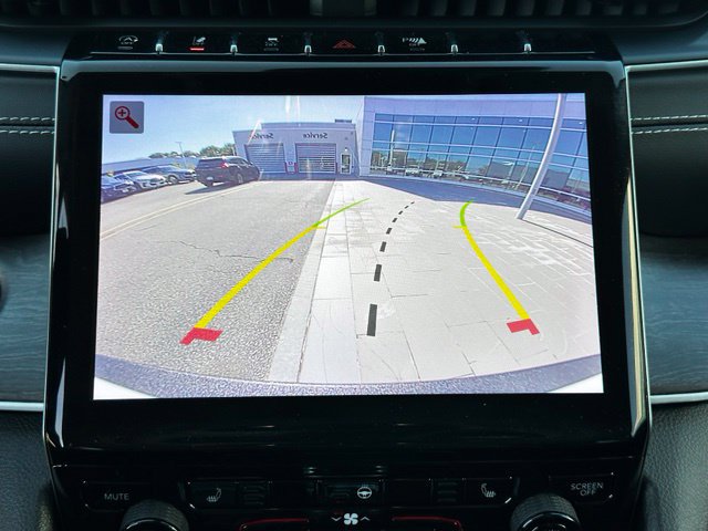 Used 2023 Jeep Grand Cherokee Limited AWD/4WD image 18