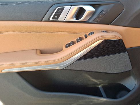 Used 2024 BMW X5 xDrive40i w/ M Sport Package image 12