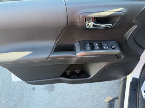 Used 2023 Toyota Tacoma TRD Off-Road w/ Technology Package image 23