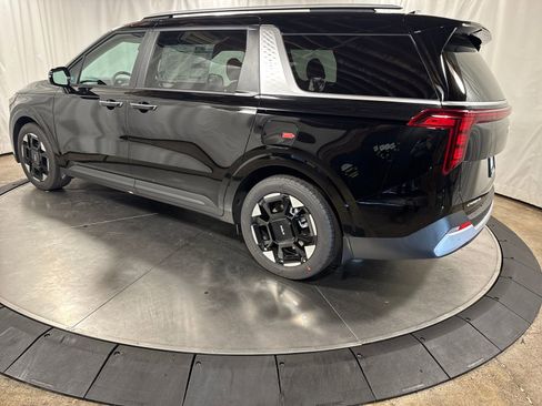 New 2026 Kia Carnival EX FWD image 7