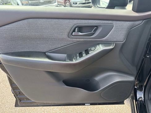 Used 2023 Nissan Rogue S FWD image 19