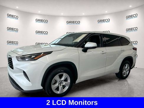 Used 2022 Toyota Highlander L FWD image 3