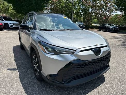 Used 2024 Toyota Corolla Cross AWD Hybrid w/ Moonroof Package image 3
