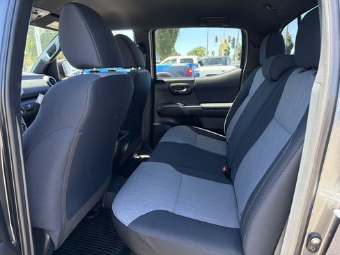 Used 2021 Toyota Tacoma TRD Sport AWD/4WD image 11