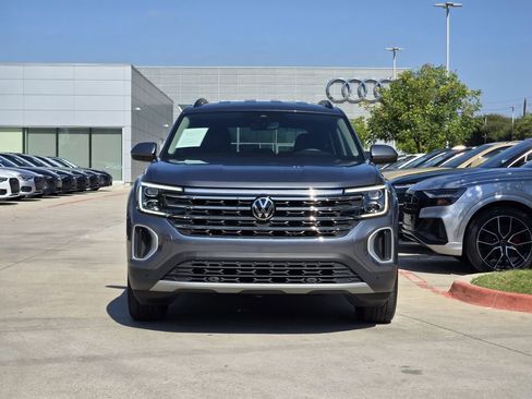 Used 2024 Volkswagen Atlas SE image 3