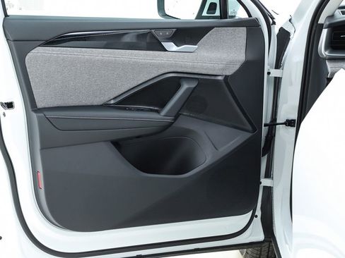 New 2026 Volkswagen Tiguan S image 18