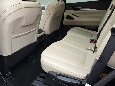 Used 2025 INFINITI QX60 Luxe w/ Vision Package image 14