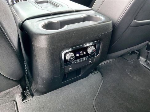 Used 2024 GMC Yukon XL SLT image 27