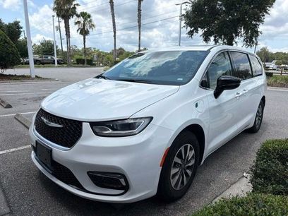 Used 2024 Chrysler Pacifica Limited