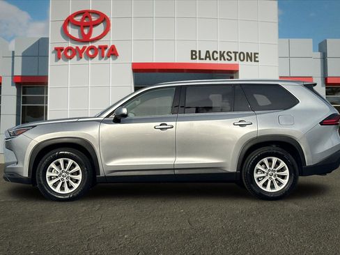 Certified 2025 Toyota Grand Highlander FWD image 6