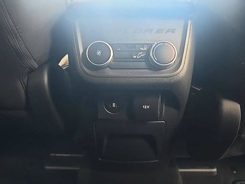 Used 2025 Ford Explorer Active AWD/4WD image 37