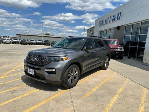 Used 2023 Ford Explorer XLT w/ Equipment Group 202A AWD/4WD image 3