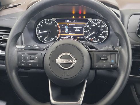 Used 2023 Nissan Rogue SV image 17