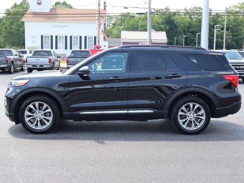 Used 2023 Ford Explorer XLT w/ Equipment Group 202A AWD/4WD image 17
