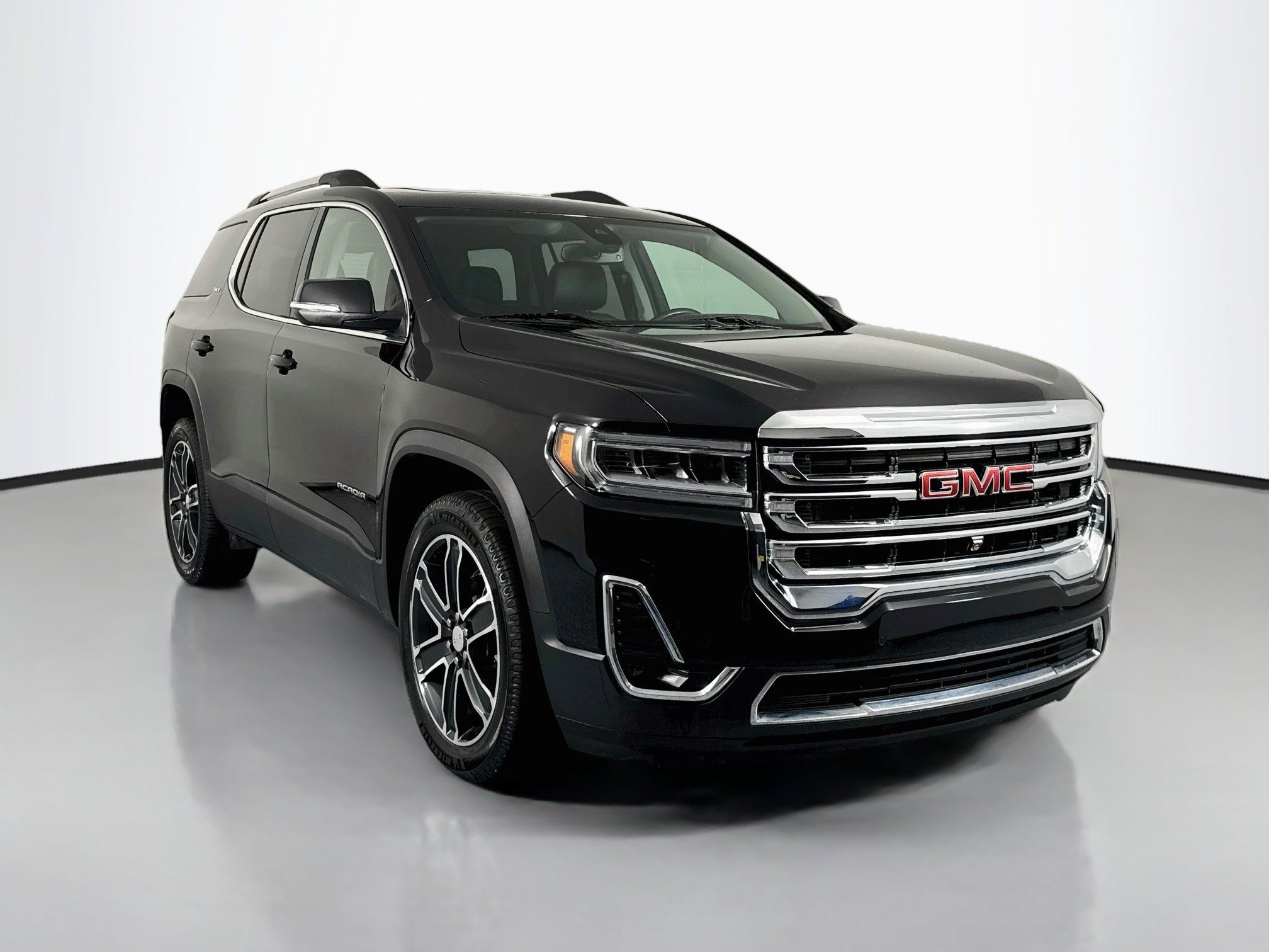 Used 2021 GMC Acadia SLT w/ Technology Package FWD image 3