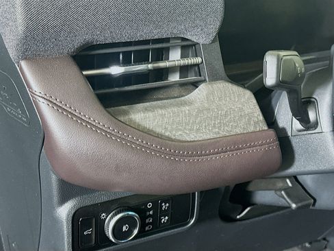 Used 2025 Ford Explorer Platinum w/ LUX Leather Package image 17