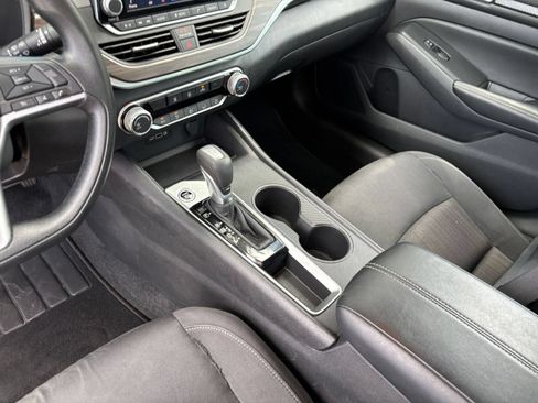 Used 2025 Nissan Altima 2.5 SV FWD image 42