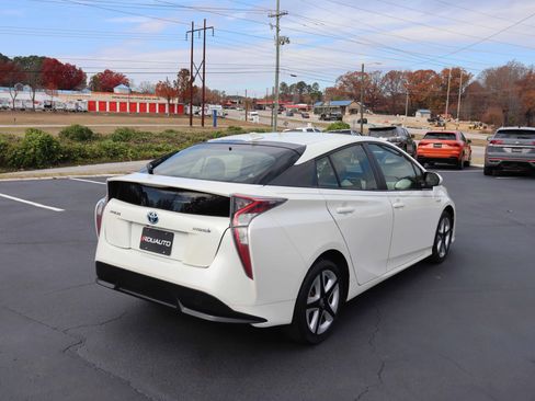 Used 2016 Toyota Prius Three Touring image 10
