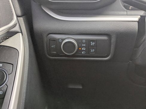 Used 2021 Ford Explorer XLT image 36