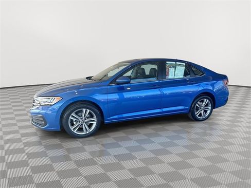 Used 2024 Volkswagen Jetta SE image 7