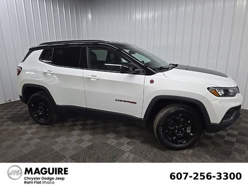 Used 2024 Jeep Compass Trailhawk AWD/4WD image 1