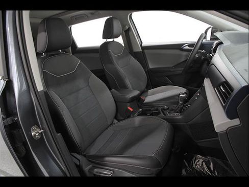 Used 2023 Volkswagen Taos SE w/ Panoramic Sunroof Package AWD/4WD image 17