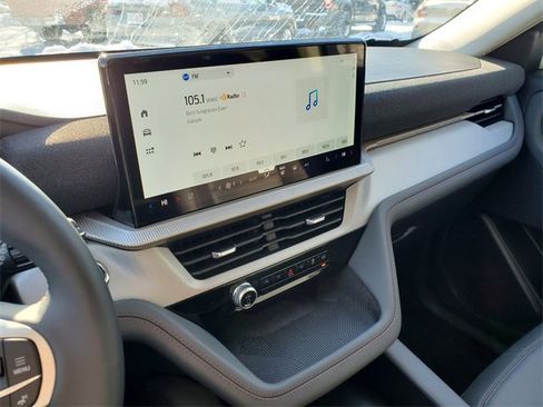 Used 2025 Ford Explorer Active w/ Active Comfort Package image 27