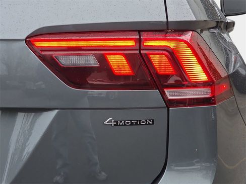 Used 2022 Volkswagen Tiguan SE R-Line image 38