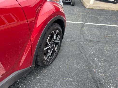 Used 2021 Toyota C-HR XLE FWD image 5