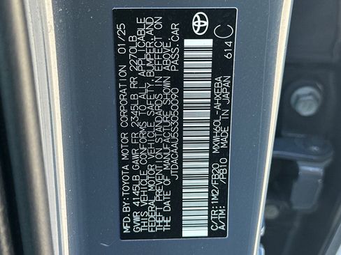 Used 2025 Toyota Prius LE image 33