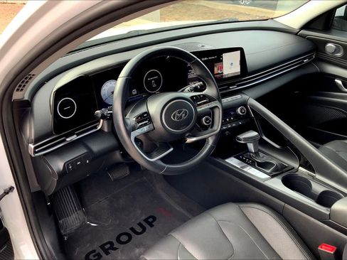 Used 2023 Hyundai Elantra Limited image 17