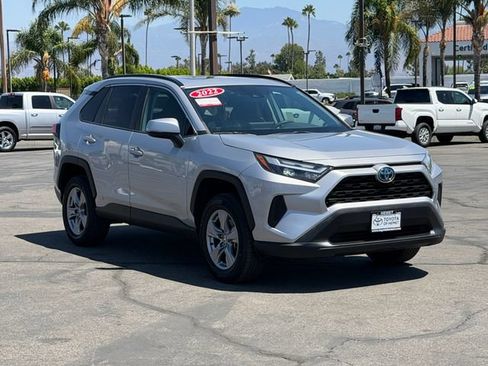 Used 2022 Toyota RAV4 XLE w/ Convenience Package AWD/4WD image 3