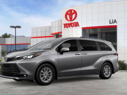 New 2026 Toyota Sienna XLE image 4